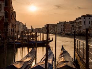 Preview wallpaper boat, sun, canal, buildings