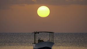 Preview wallpaper boat, sun, sunset, horizon