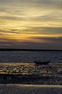 Preview wallpaper boat, sunset, horizon