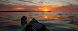 Preview wallpaper boat, sunset, horizon, canoe, sky