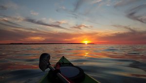 Preview wallpaper boat, sunset, horizon, canoe, sky