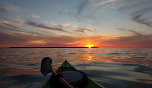 Preview wallpaper boat, sunset, horizon, canoe, sky