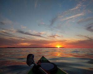 Preview wallpaper boat, sunset, horizon, canoe, sky