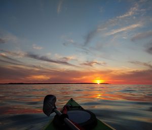 Preview wallpaper boat, sunset, horizon, canoe, sky