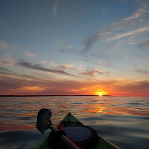 Preview wallpaper boat, sunset, horizon, canoe, sky