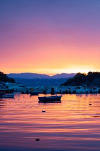 Preview wallpaper boat, sunset, sea, glare, waves