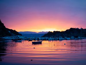 Preview wallpaper boat, sunset, sea, glare, waves