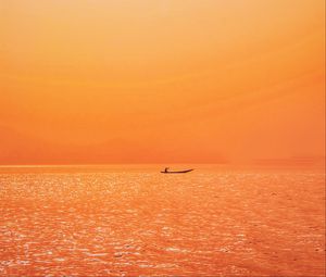 Preview wallpaper boat, sunset, sunlight, red, lake, ripples