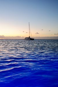 Preview wallpaper boat, water, horizon, waves, wavy