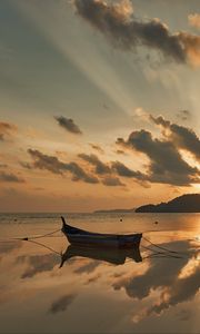 Preview wallpaper boat, water, horizon, sky