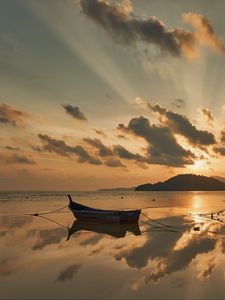 Preview wallpaper boat, water, horizon, sky