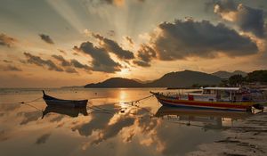 Preview wallpaper boat, water, horizon, sky