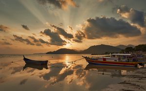 Preview wallpaper boat, water, horizon, sky