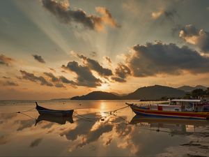 Preview wallpaper boat, water, horizon, sky