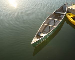 Preview wallpaper boat, water, light, reflection, bright