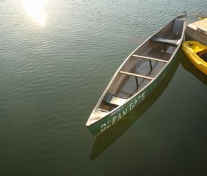 Preview wallpaper boat, water, light, reflection, bright