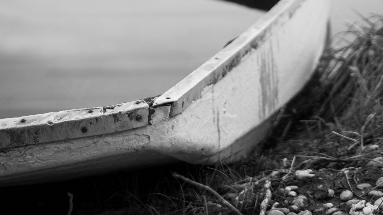 Wallpaper boat, water, river, black and white