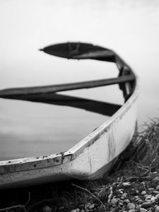 Preview wallpaper boat, water, river, black and white