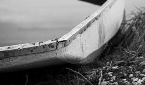 Preview wallpaper boat, water, river, black and white