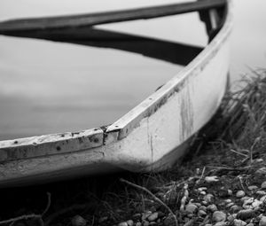 Preview wallpaper boat, water, river, black and white