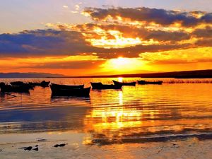 Preview wallpaper boats, decline, lake, horizon, sun