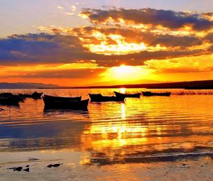 Preview wallpaper boats, decline, lake, horizon, sun