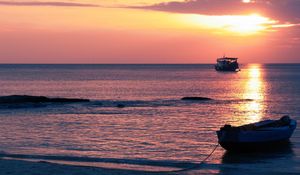 Preview wallpaper boats, decline, ocean, sky, coast, horizon