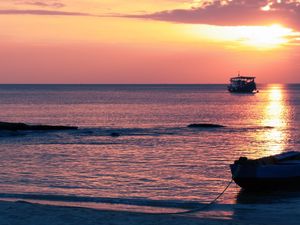 Preview wallpaper boats, decline, ocean, sky, coast, horizon