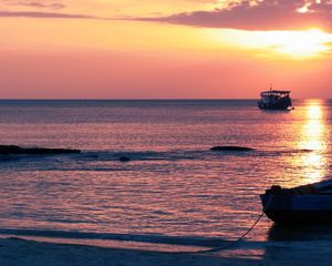 Preview wallpaper boats, decline, ocean, sky, coast, horizon