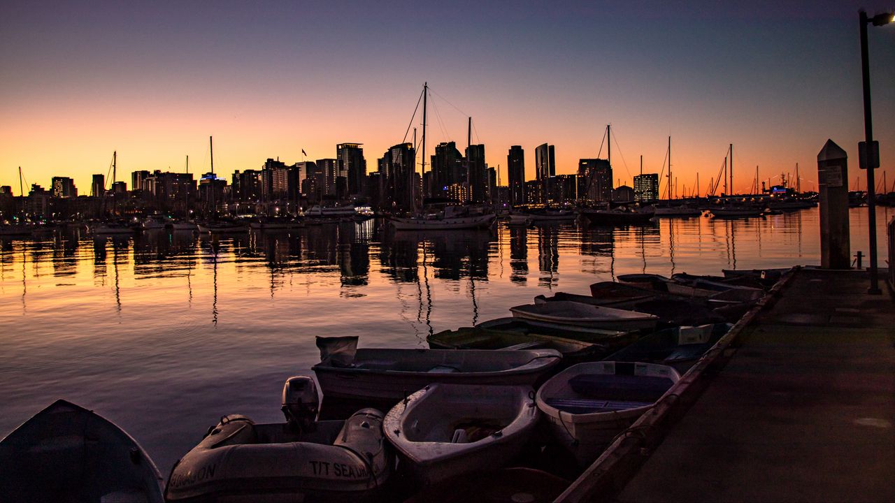 Wallpaper boats, river, buildings, dawn, city