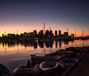 Preview wallpaper boats, river, buildings, dawn, city