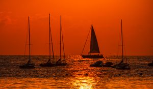 Preview wallpaper boats, sails, sea, horizon, sunset