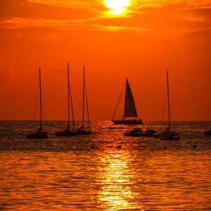 Preview wallpaper boats, sails, sea, horizon, sunset