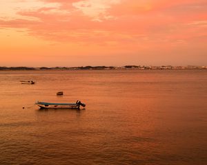 Preview wallpaper boats, sea, horizon, sunset