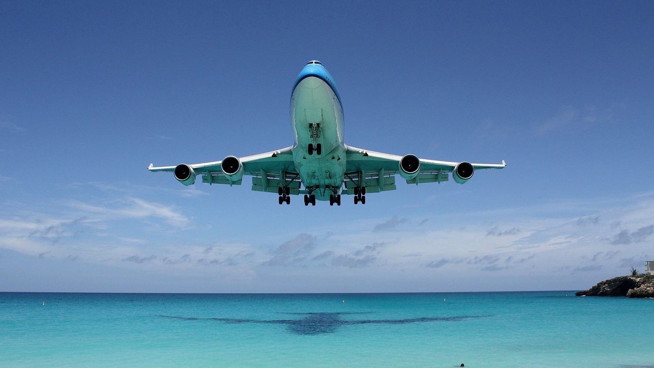 Wallpaper boeing 747, shadow, ocean, flight