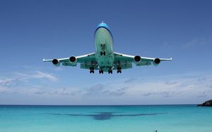 Preview wallpaper boeing 747, shadow, ocean, flight
