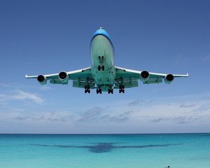 Preview wallpaper boeing 747, shadow, ocean, flight