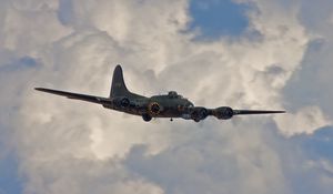 Preview wallpaper boeing b-17, flying fortress, bomber, sky, clouds