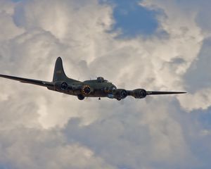 Preview wallpaper boeing b-17, flying fortress, bomber, sky, clouds