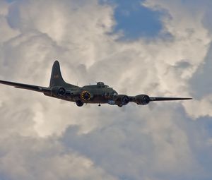 Preview wallpaper boeing b-17, flying fortress, bomber, sky, clouds