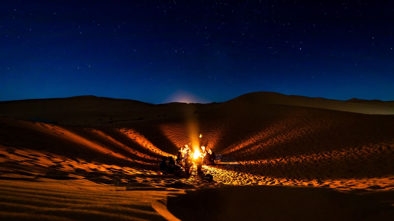 Wallpaper bonfire, camping, desert, people, night, starry sky, morocco