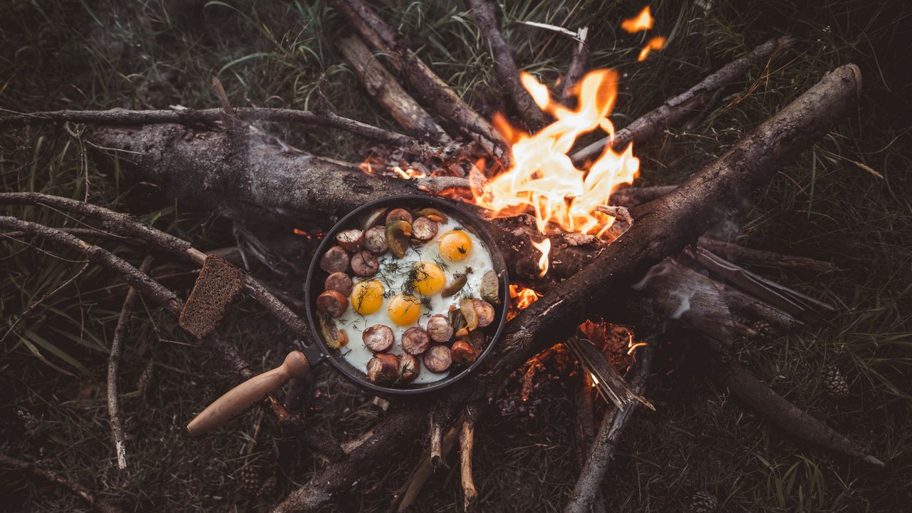 Wallpaper bonfire, camping, fried eggs, fire