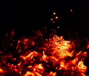 Preview wallpaper bonfire, coals, dark