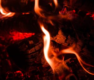 Preview wallpaper bonfire, embers, glow, fire, flame, dark