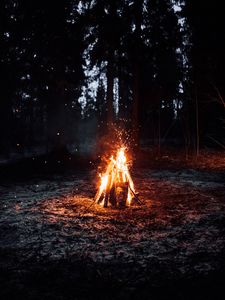 Preview wallpaper bonfire, fire, camping, sparks