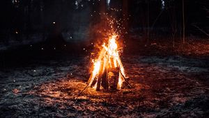 Preview wallpaper bonfire, fire, camping, sparks