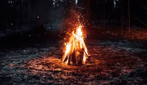 Preview wallpaper bonfire, fire, camping, sparks