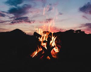 Preview wallpaper bonfire, fire, dark, dusk, nature