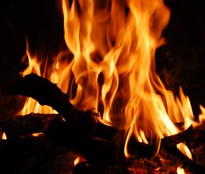 Preview wallpaper bonfire, fire, dark, flame