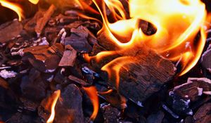 Preview wallpaper bonfire, fire, firewood, coal